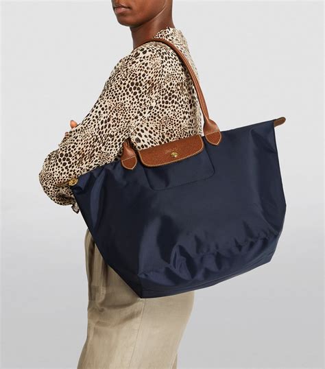 Buy Longchamp Le Pliage Original M Travel bag Navy in UAE.